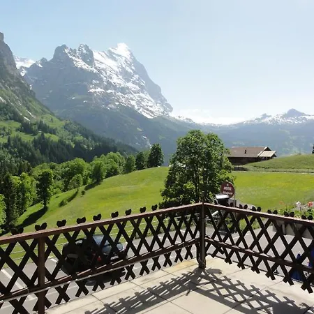 Bluemlisalp Szálloda 2*