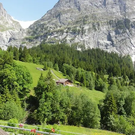 Bluemlisalp Szálloda 2*